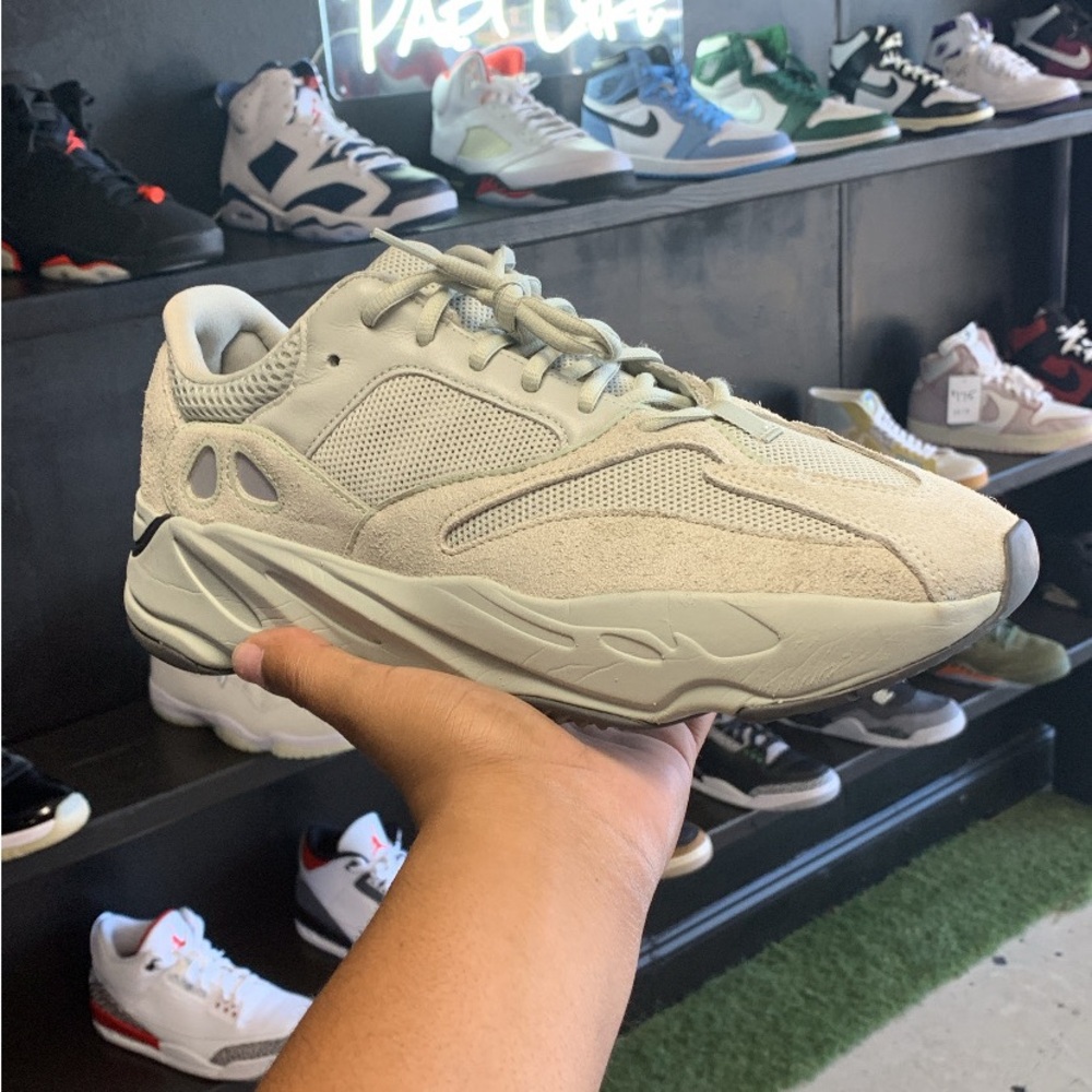Adidas Yeezy Boost 700 V2 - Grey
